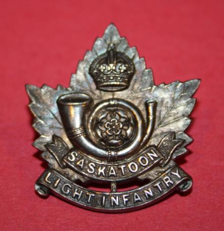 WW2 Saskatoon Light Infantry (MG) Sterling Officer Cap Badge